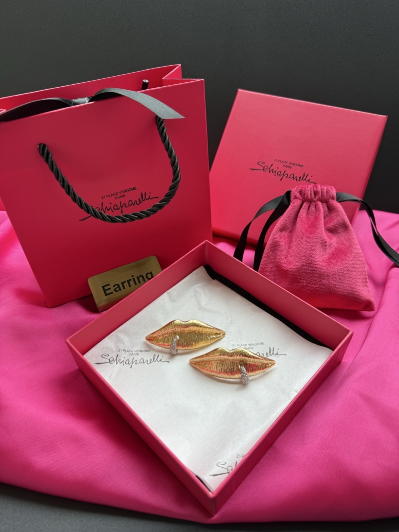 Серьги в виде губ Schiaparelli