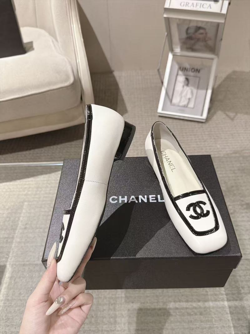 Женские балетки Chanel с логотипом черного цвета