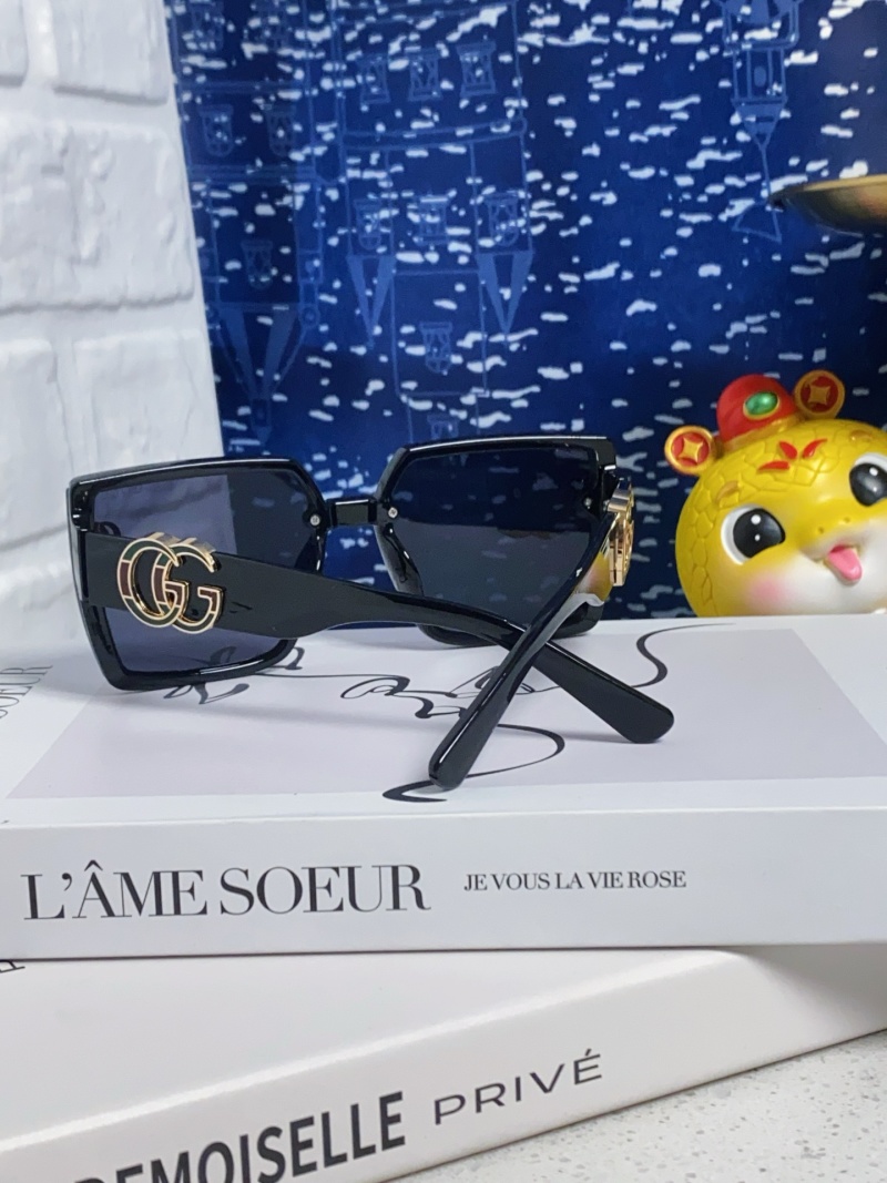 Солнечные очки Gucci GG