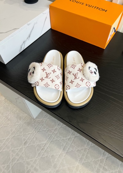 Шлёпанцы Louis Vuitton