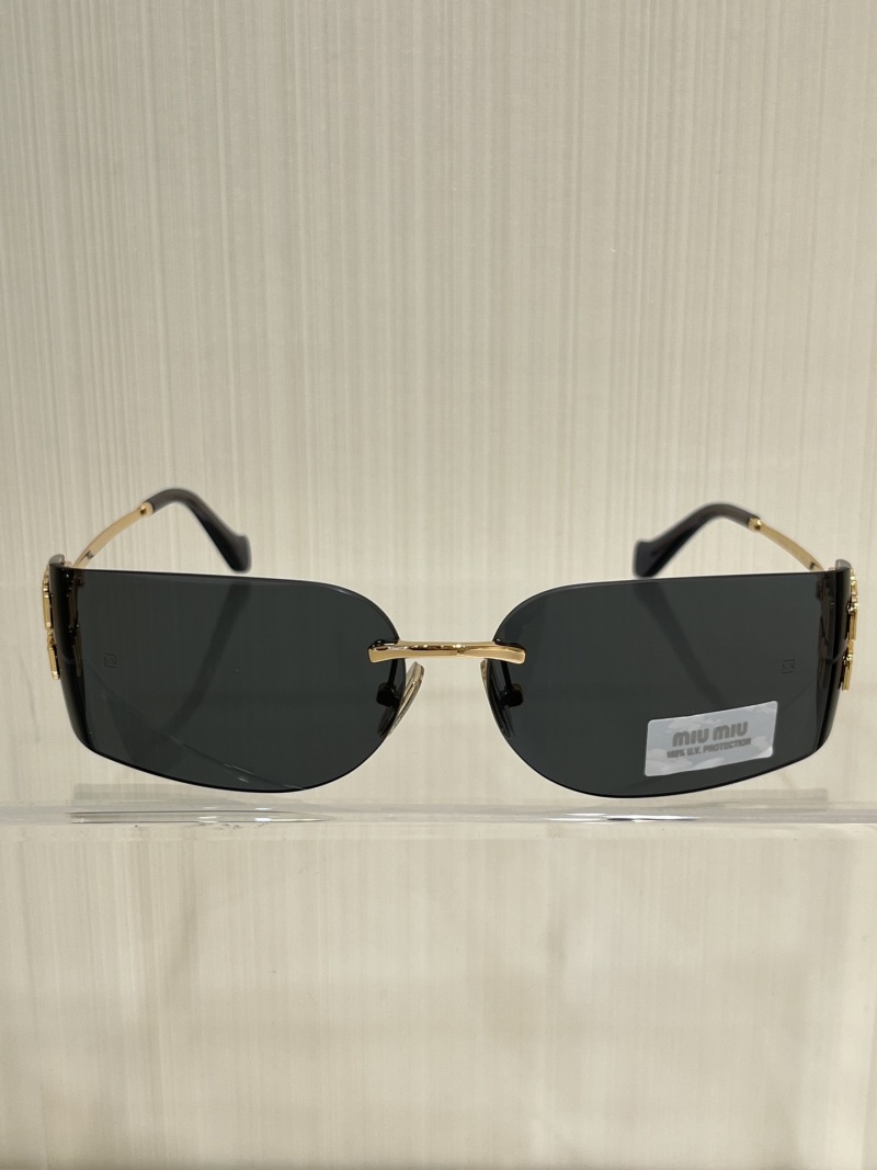 Солнечные очки Miu Miu