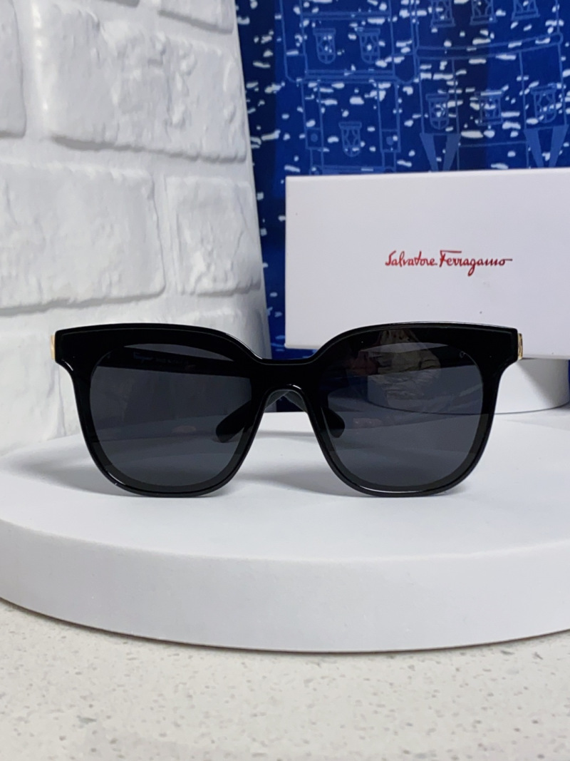 Солнцезащитные очки Salvatore Ferragamo черные