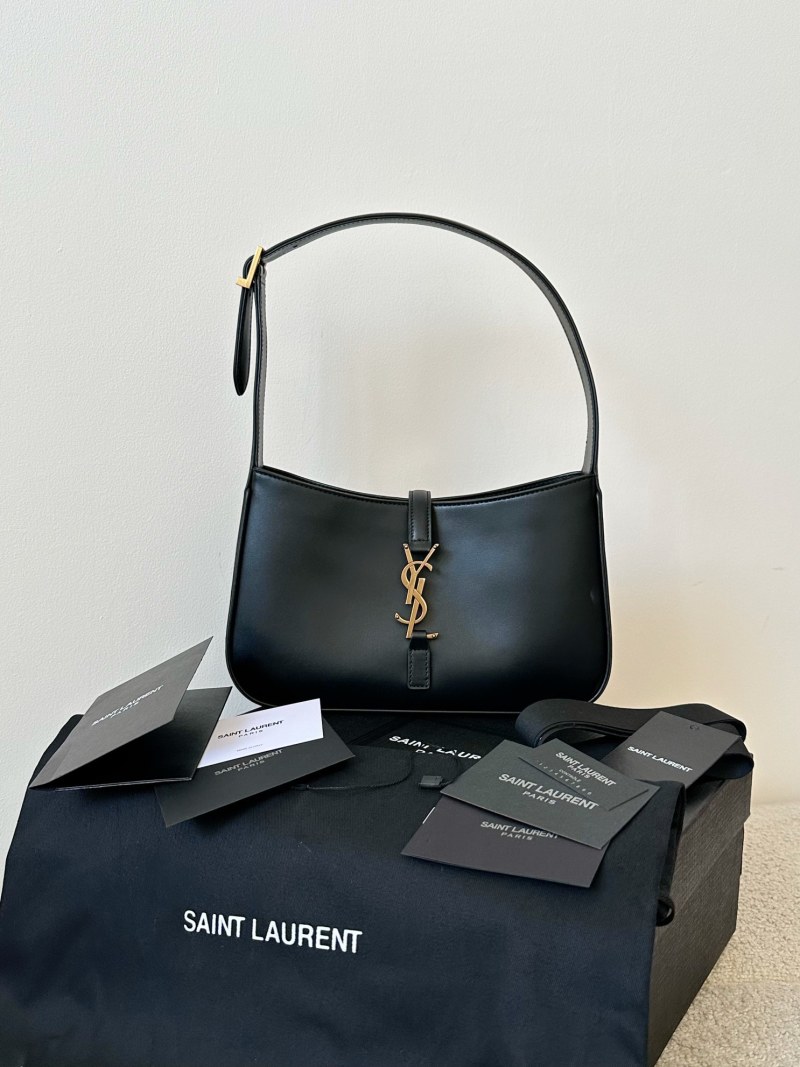 Черная кожаная сумка Saint Laurent
