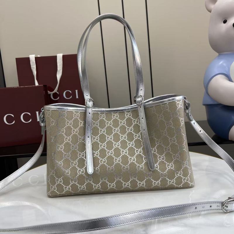 Сумка Gucci с монограммой и серебристыми вставками