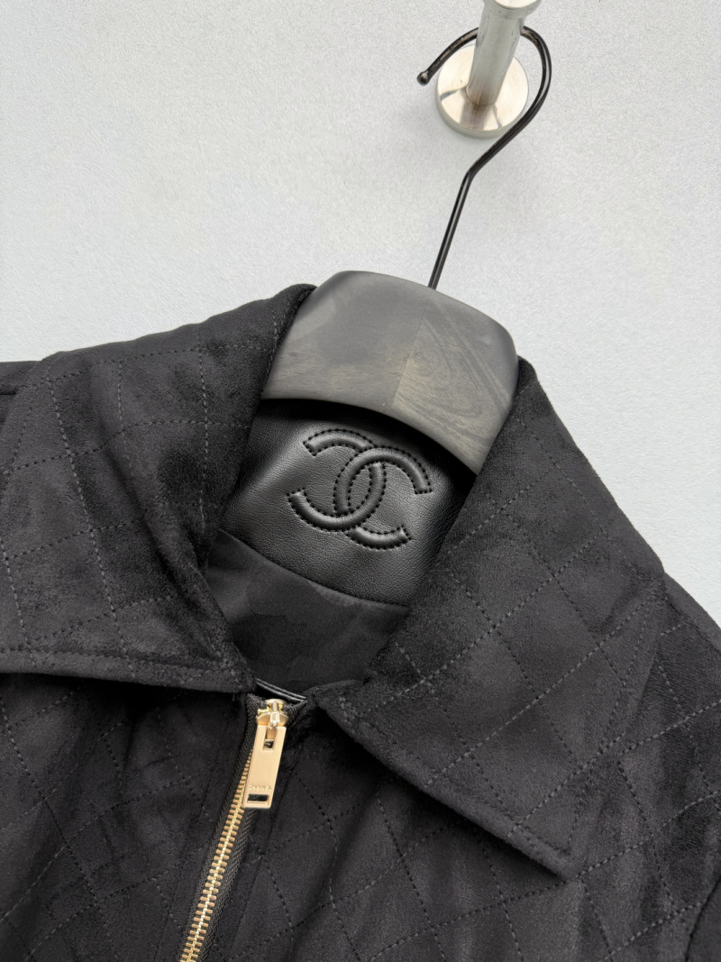 Кожаная куртка Chanel с ромбовидной стёганой текстурой