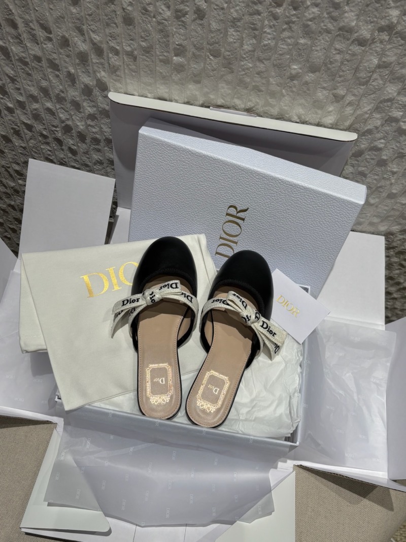 Женские кожаные мюли Dior с декоративным ремешком