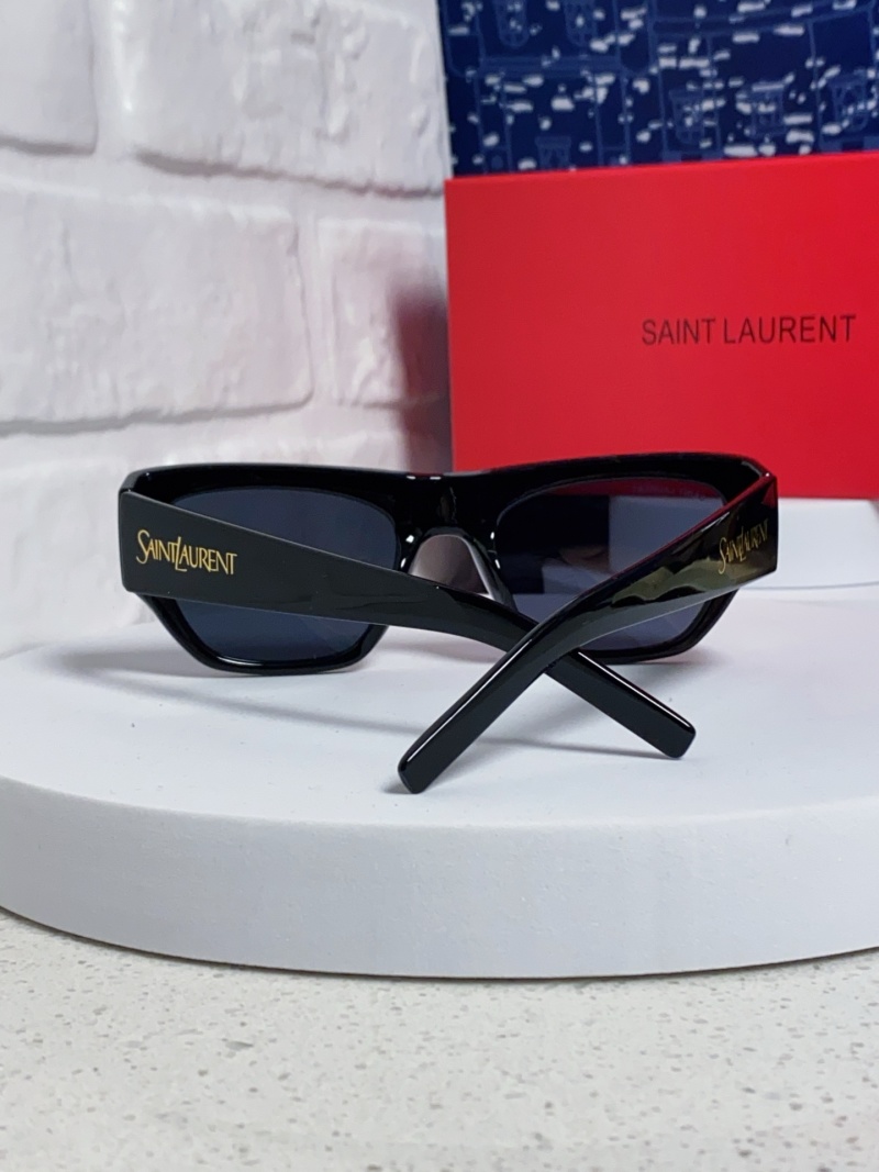 Солнцезащитные очки Saint Laurent SL740