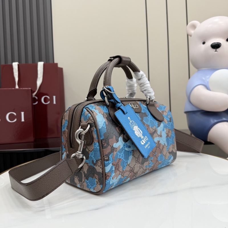 Сумка Gucci с принтом и биркой