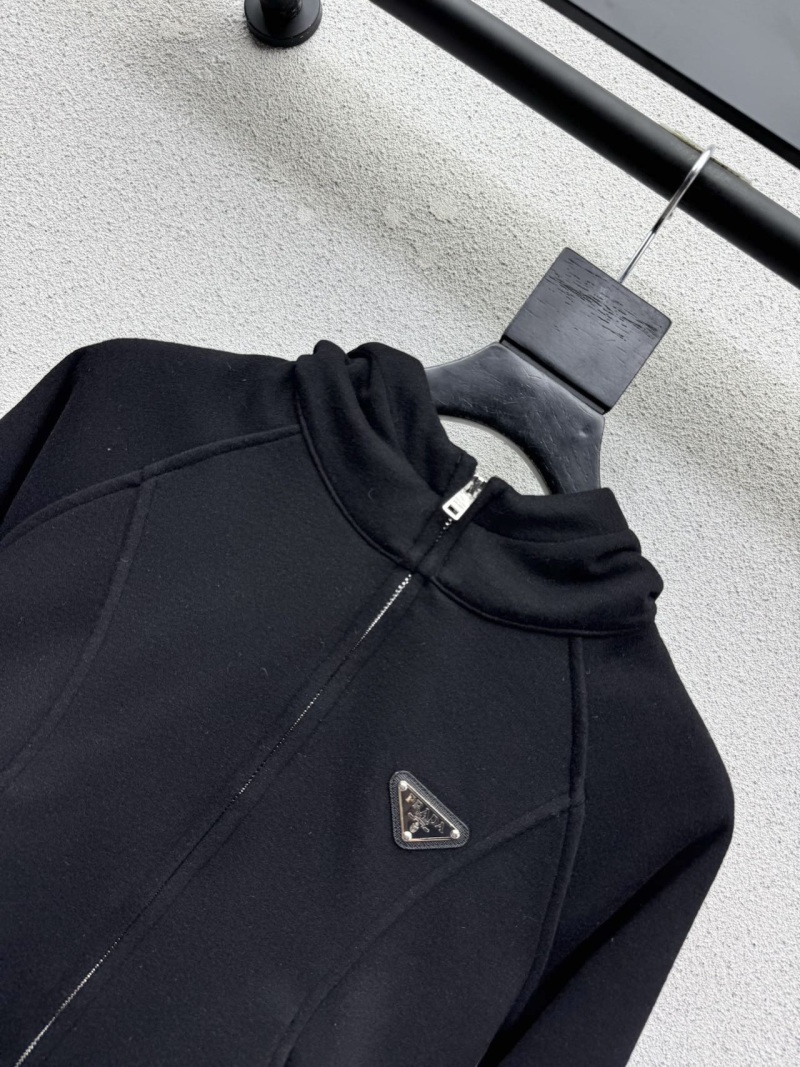 Чёрный спортивный костюм Prada с логотипом