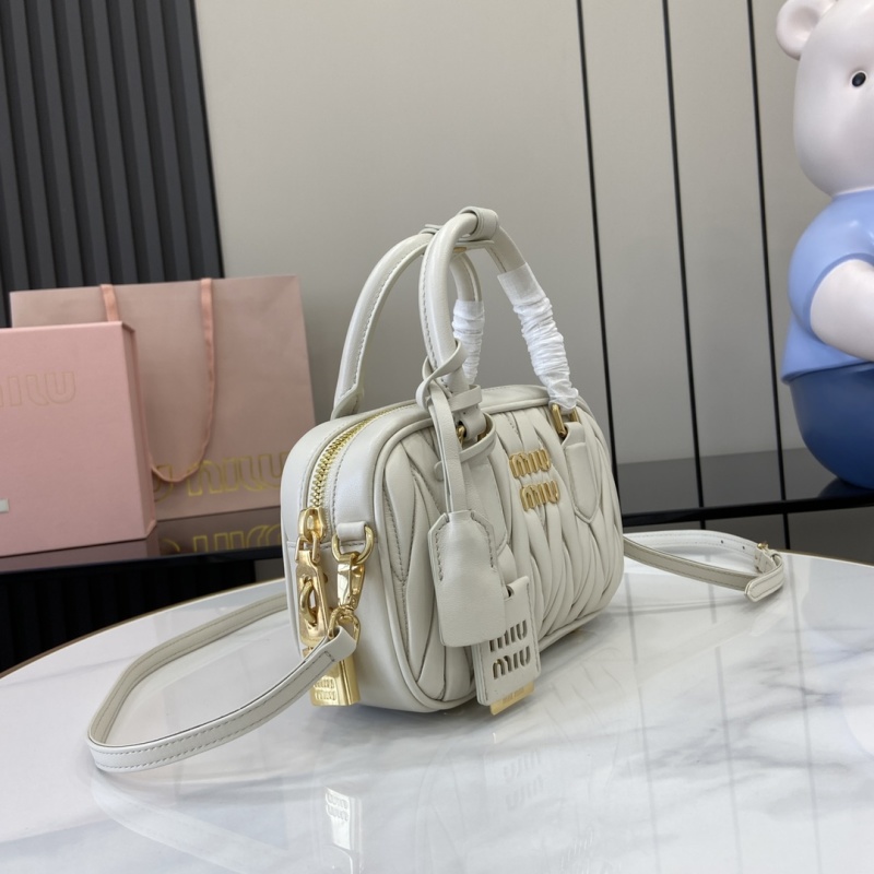 Сумка Miu Miu белая с ручкой