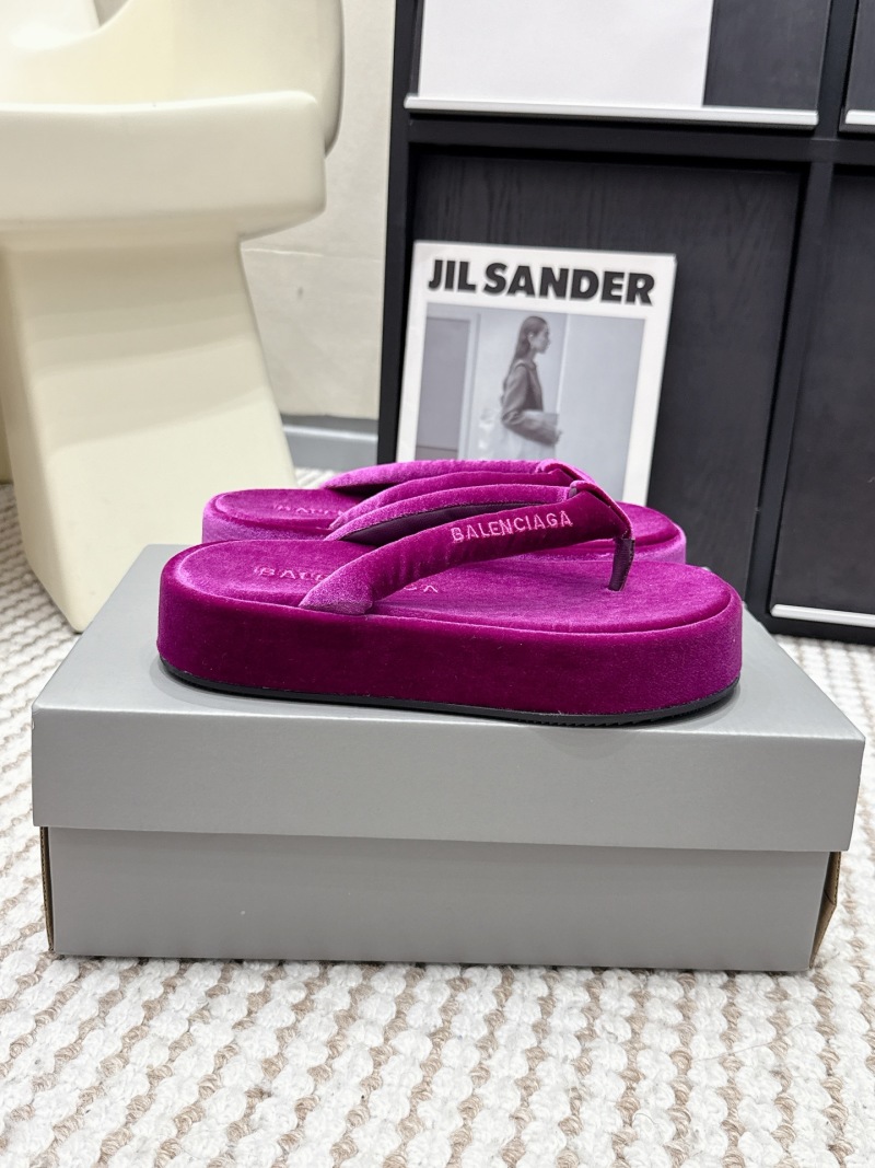 Шлёпанцы Balenciaga бархатные