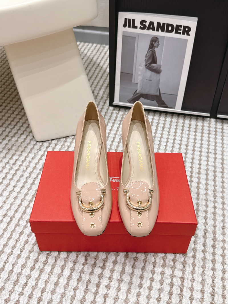 Туфли женские Ferragamo на каблуке с пряжкой