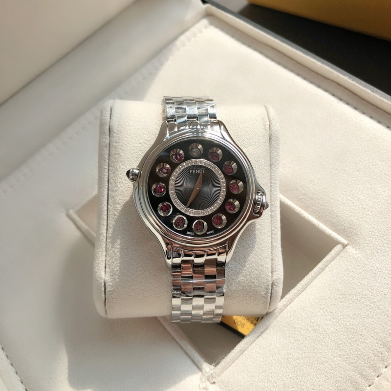 Часы Fendi