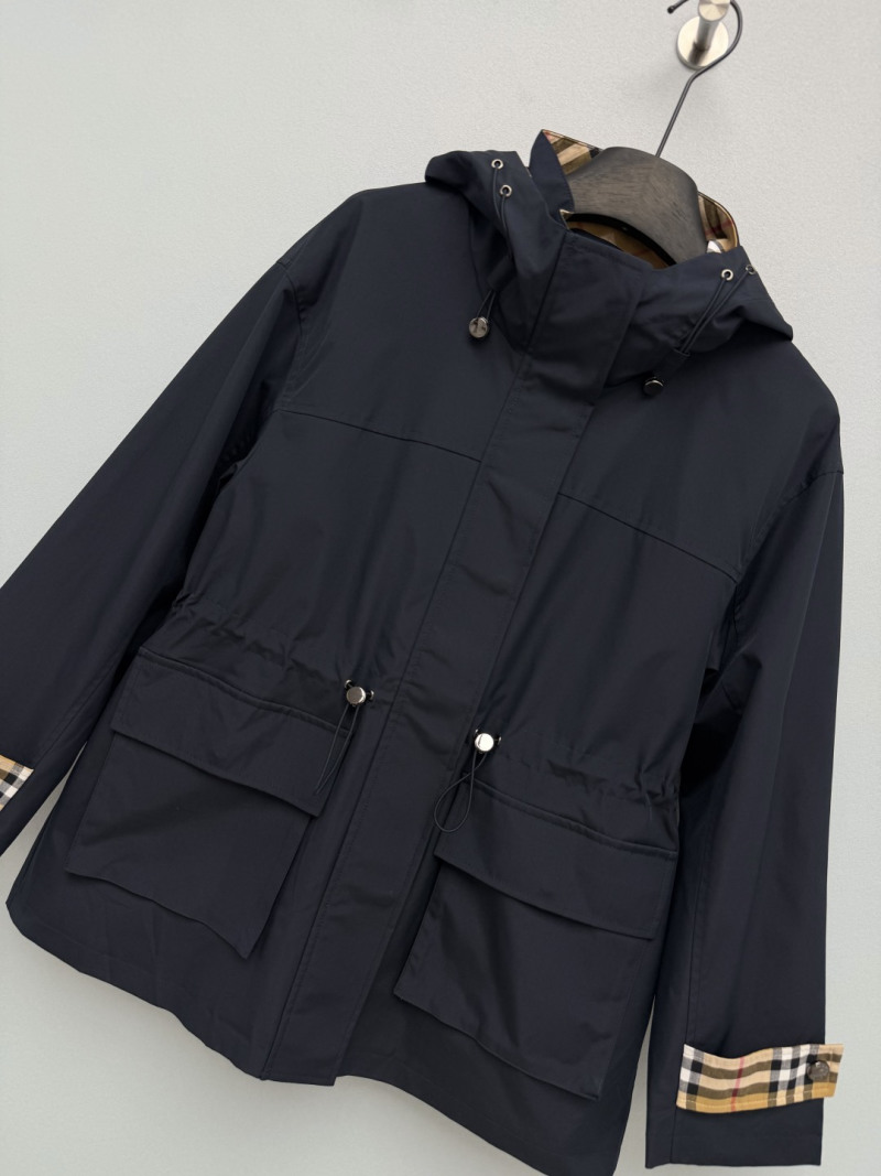 Куртка Burberry с клетчатыми манжетами