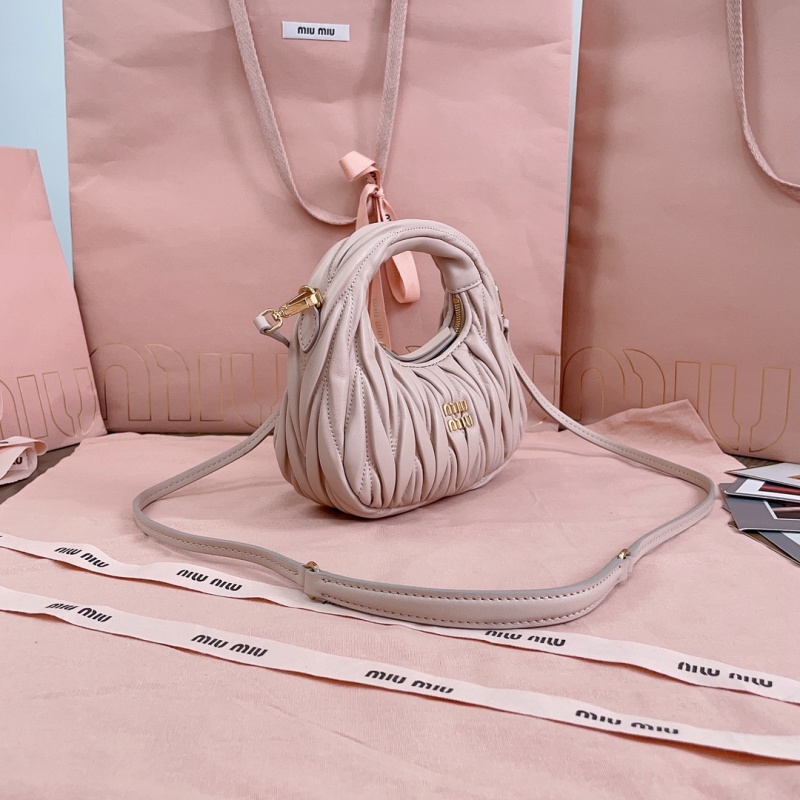Сумка Miu Miu Mini Wander из кожи с тиснением Matelasse