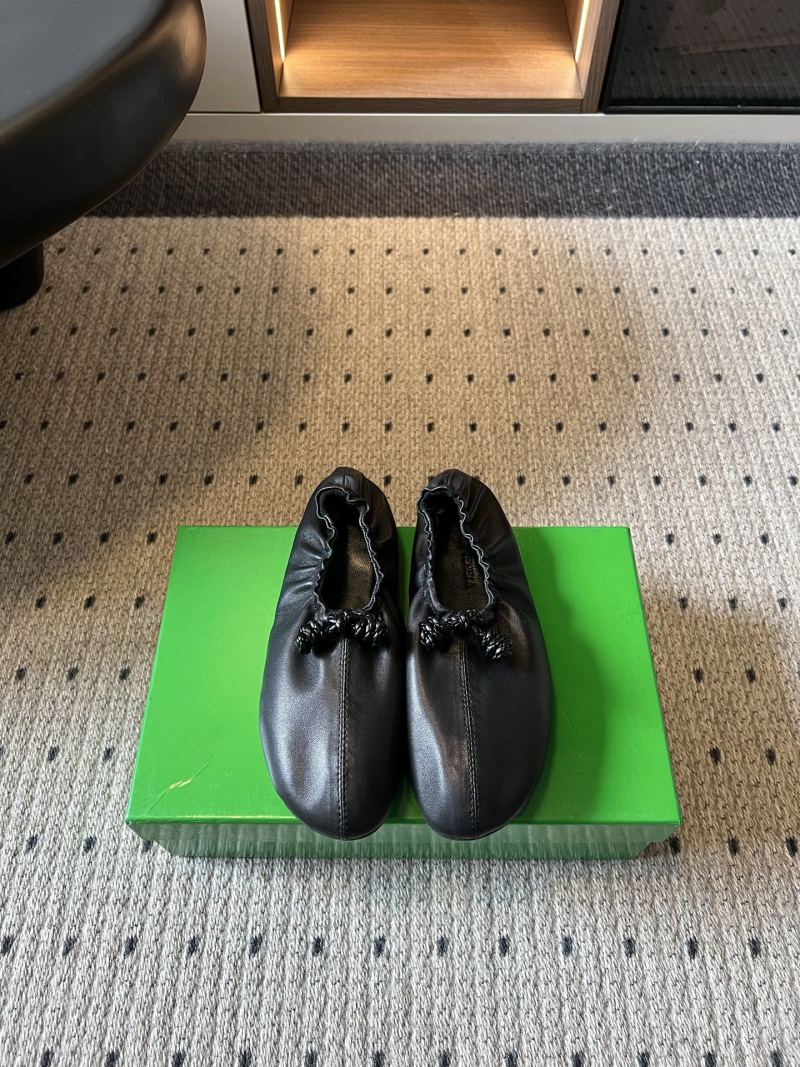 Женские балетки Bottega Veneta черного цвета