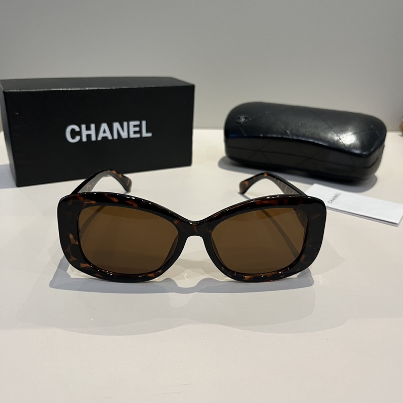 Солнцезащитные очки Chanel