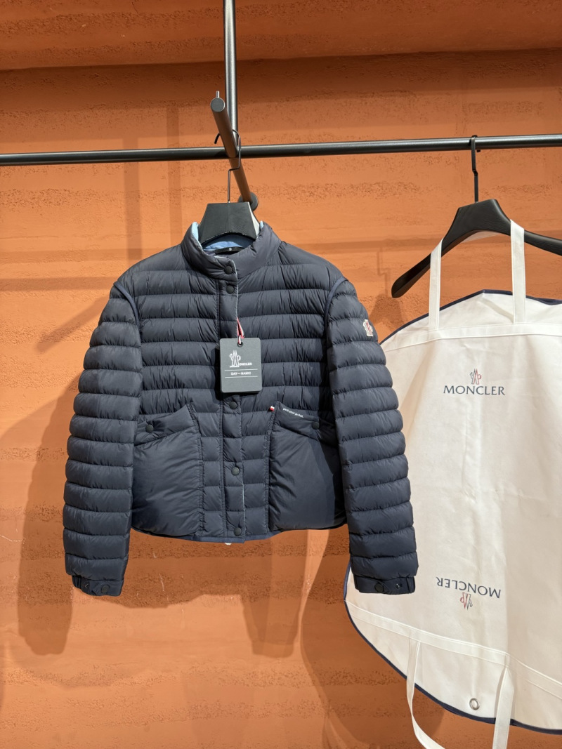 Пуховик Moncler