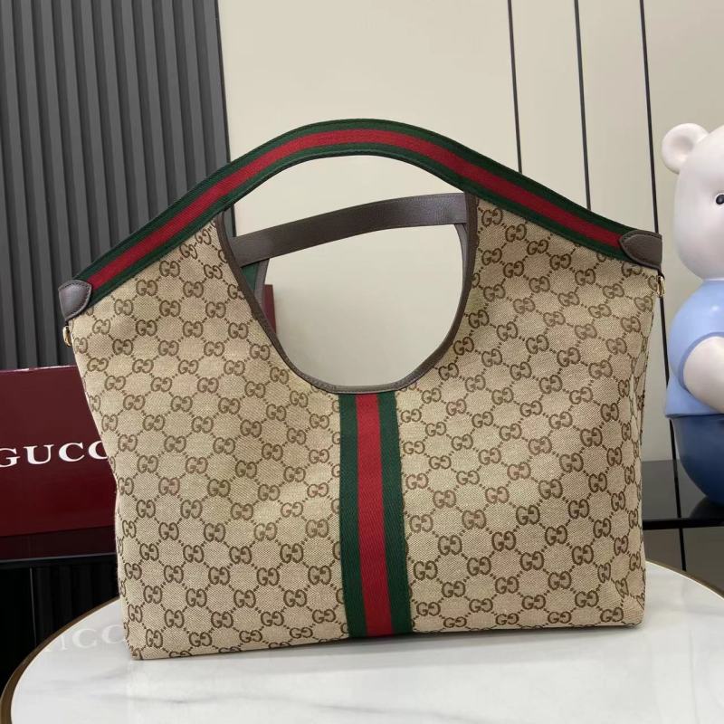 Сумка Gucci с монограммой и косметичкой