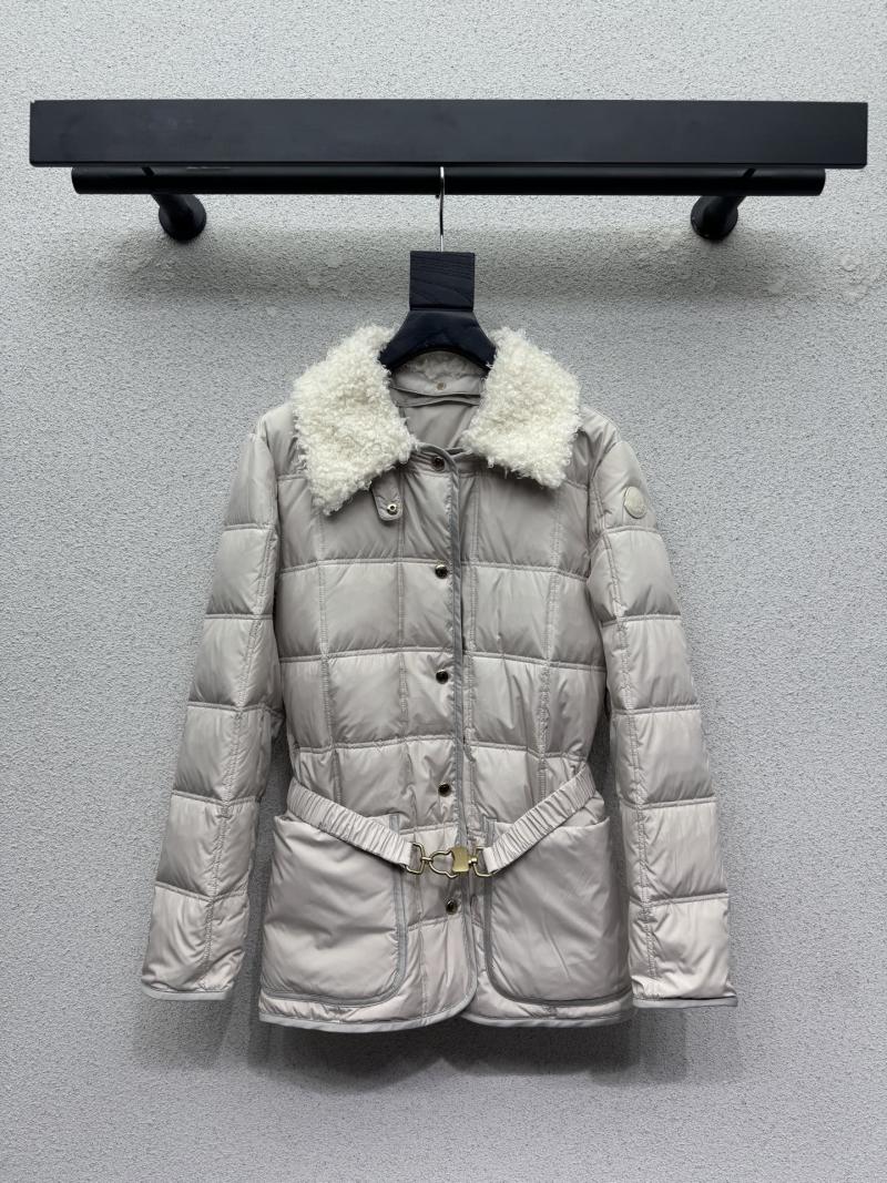 Зимняя куртка с меховым воротником Moncler