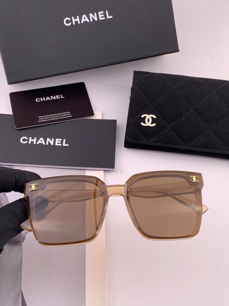 Солнцезащитные очки в квадратной оправе Chanel