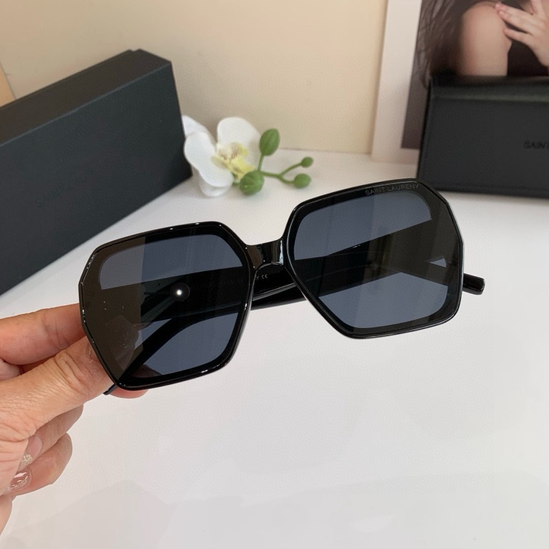 Солнцезащитные очки Saint Laurent черные