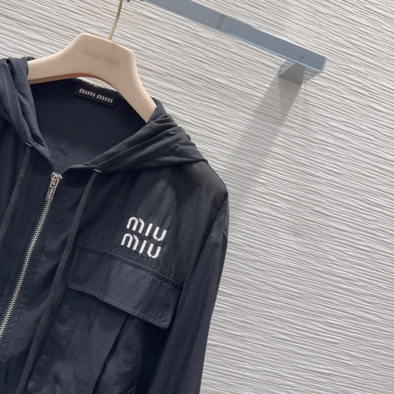 Женская ветровка с капюшоном Miu Miu