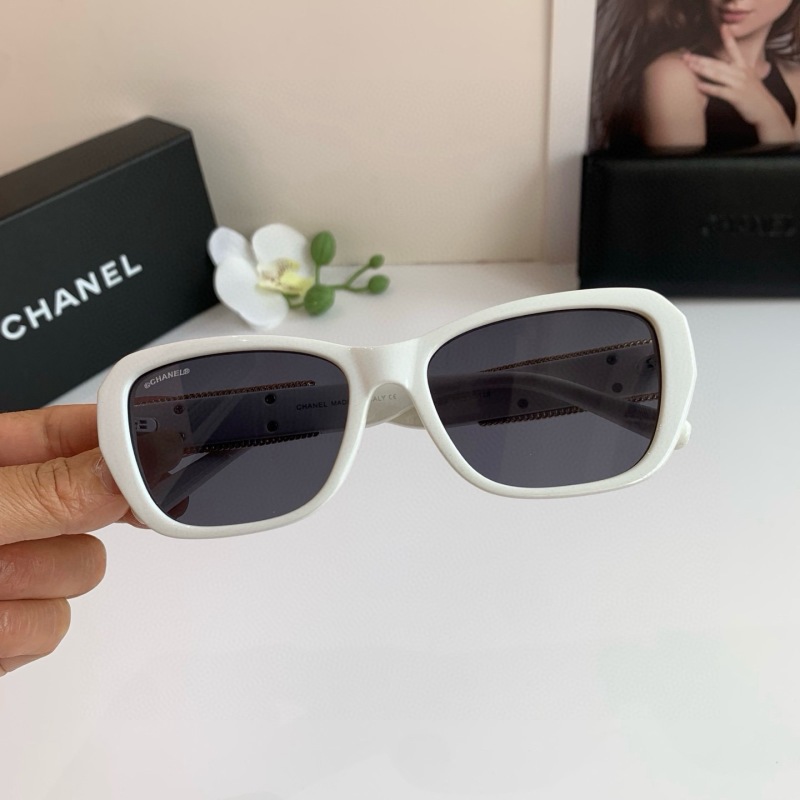 Белые солнцезащитные очки Chanel