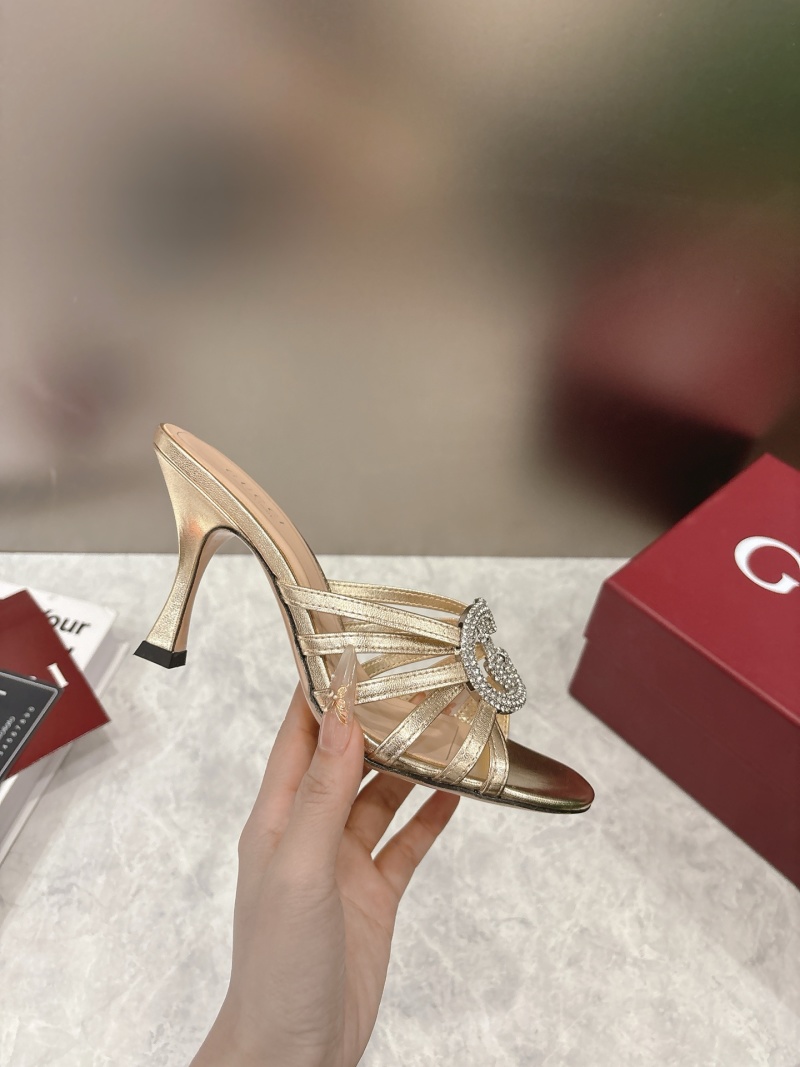 Женские босоножки на высоком каблуке с декором в виде цепи Gucci