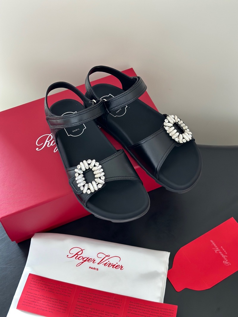 Женские черные босоножки с декоративной пряжкой Roger Vivier
