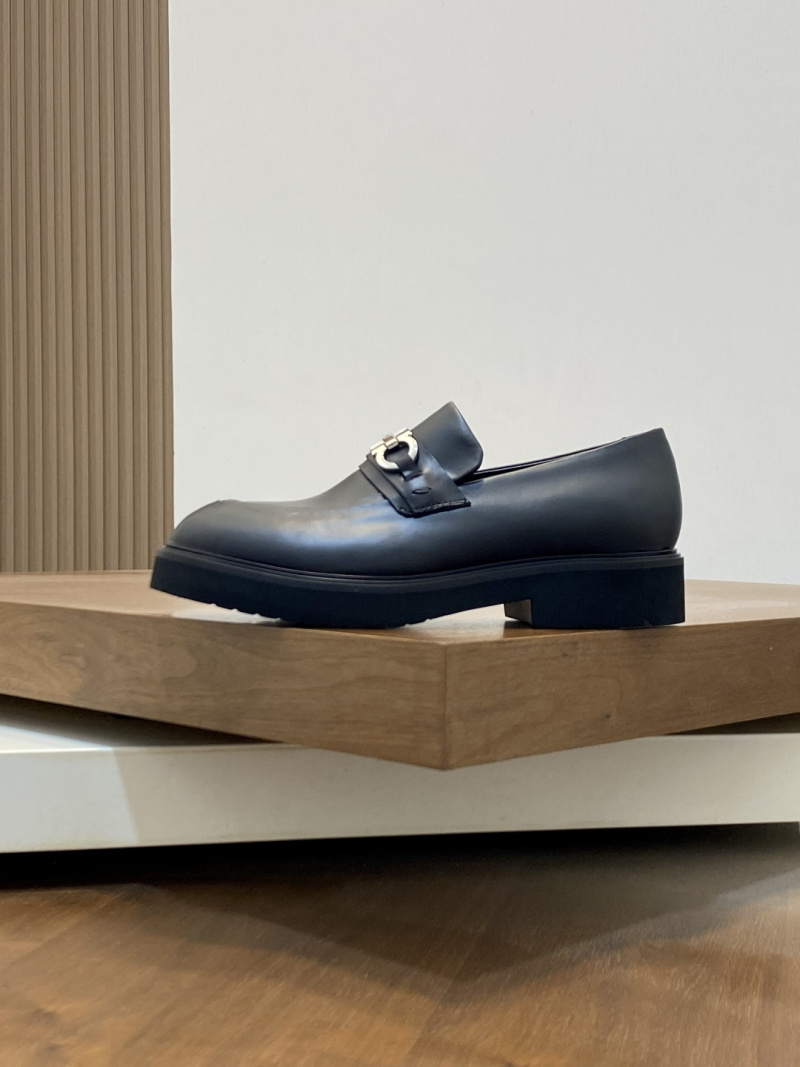 Мужские мокасины черные с металлической фурнитурой Ferragamo