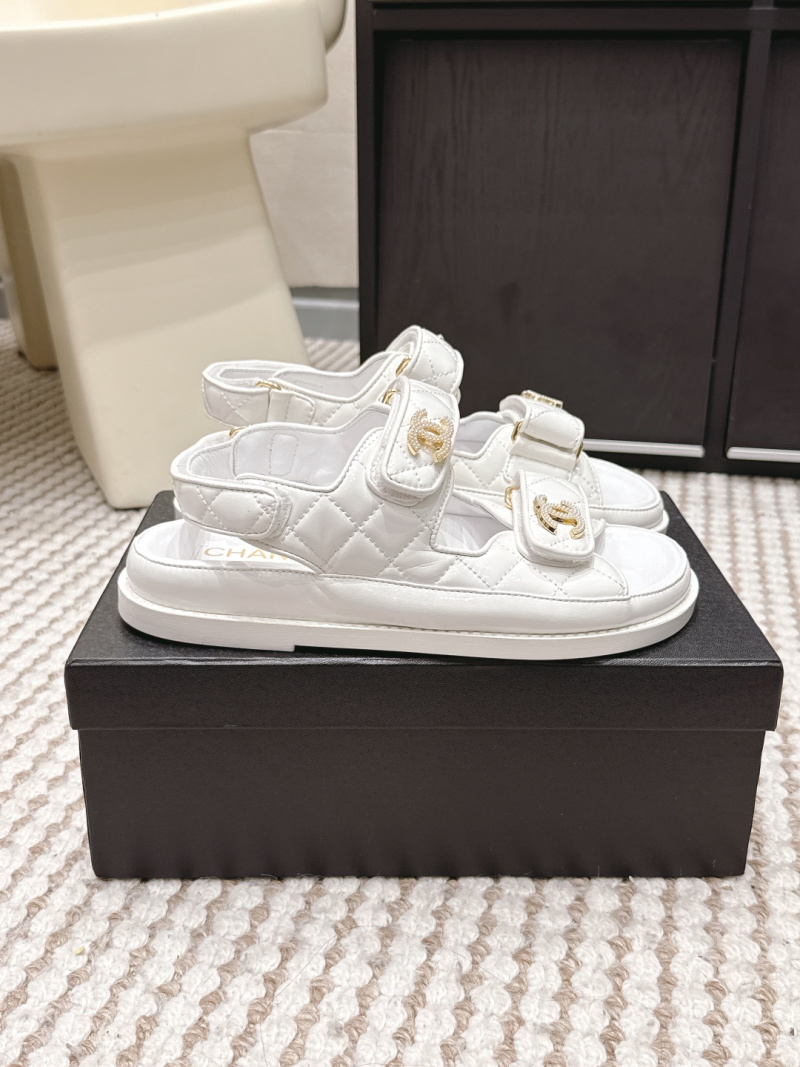 Женские белые кожаные сандалии с пряжкой Chanel