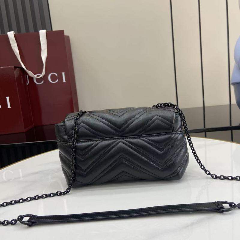 Черная сумка Gucci с цепочкой