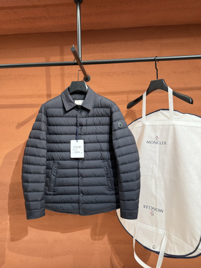 Пуховик Moncler