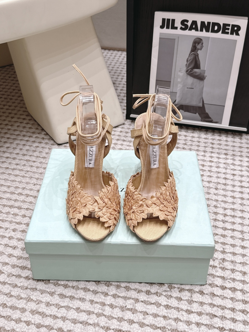 Брендированные сабо Aquazzura с цветочным декором и прозрачным каблуком