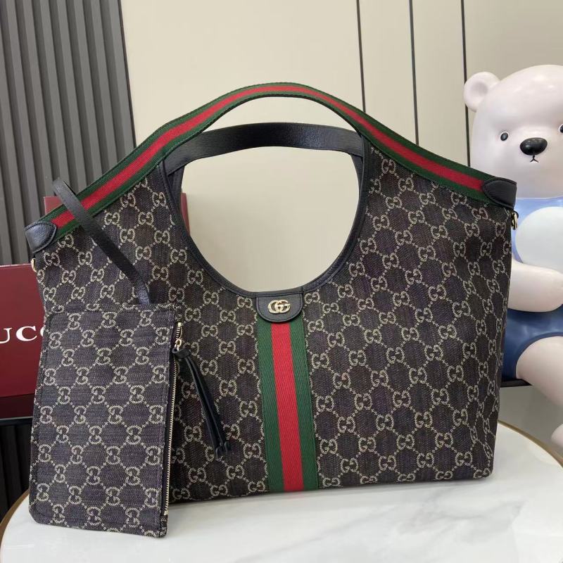 Сумка Gucci с монограммой и ремешком