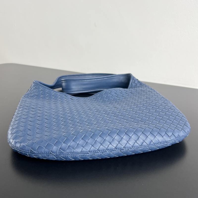 Плетеная сумка Veneta из кожи Bottega Veneta