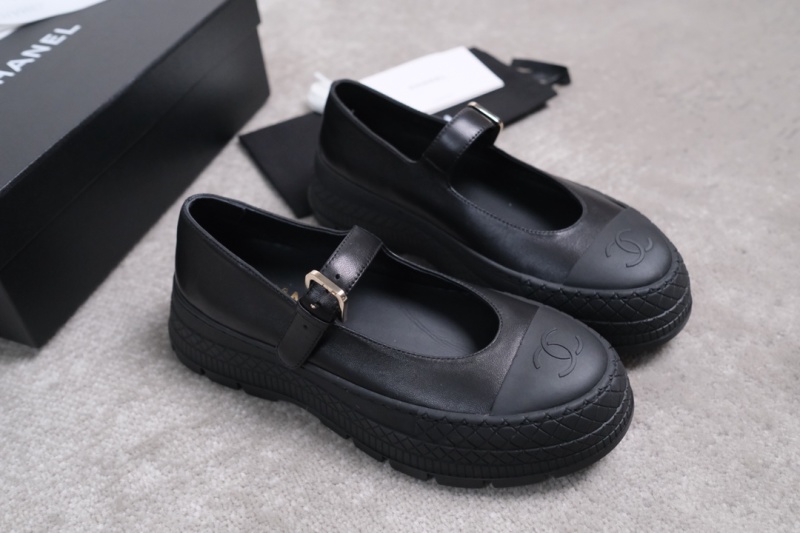 Черные кожаные туфли-мэри джейн на утолщенной подошве Chanel