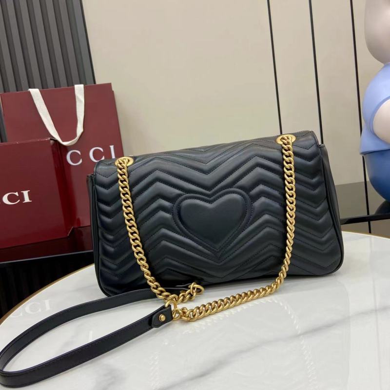 Черная сумка Gucci с золотой фурнитурой