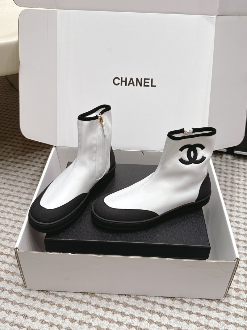 Белые эластичные ботинки с черной подошвой Chanel
