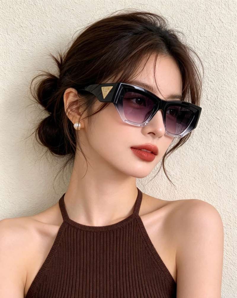 Солнцезащитные очки классическая квадратная форма Prada