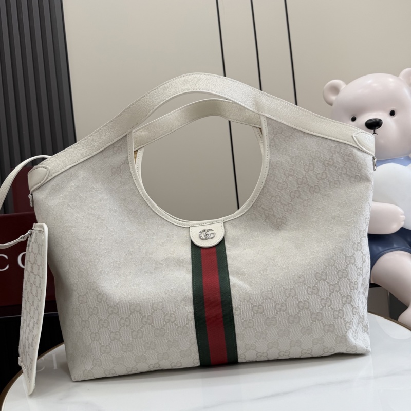 Сумка Gucci с монограммой и ремешком
