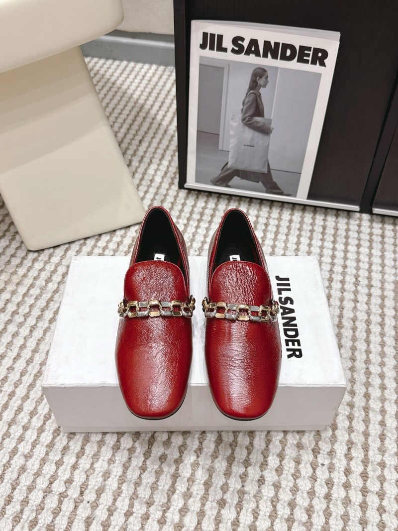 Женские красные туфли Jil Sander с металлической цепью