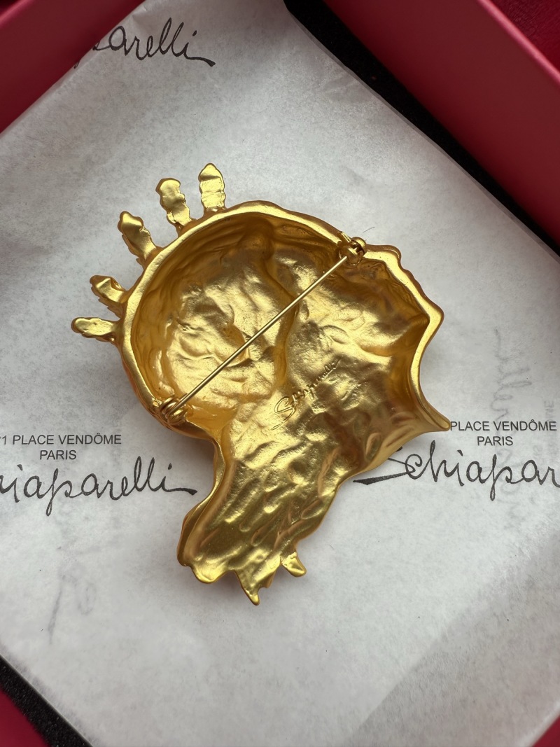 Брошь Schiaparelli
