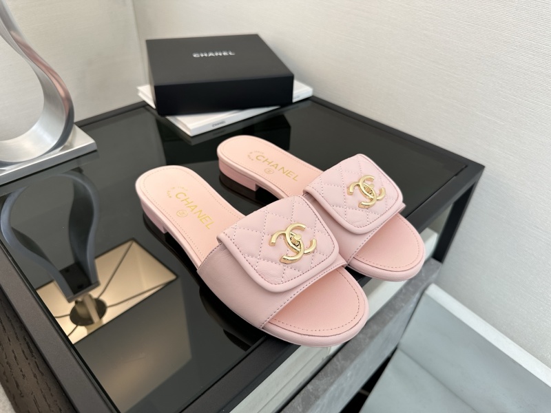 Лоферы женские розовые с декоративным элементом Chanel