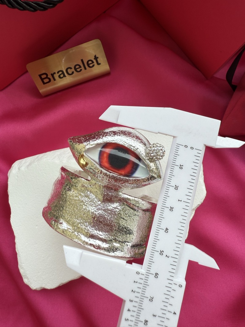 Браслет с глазом Schiaparelli