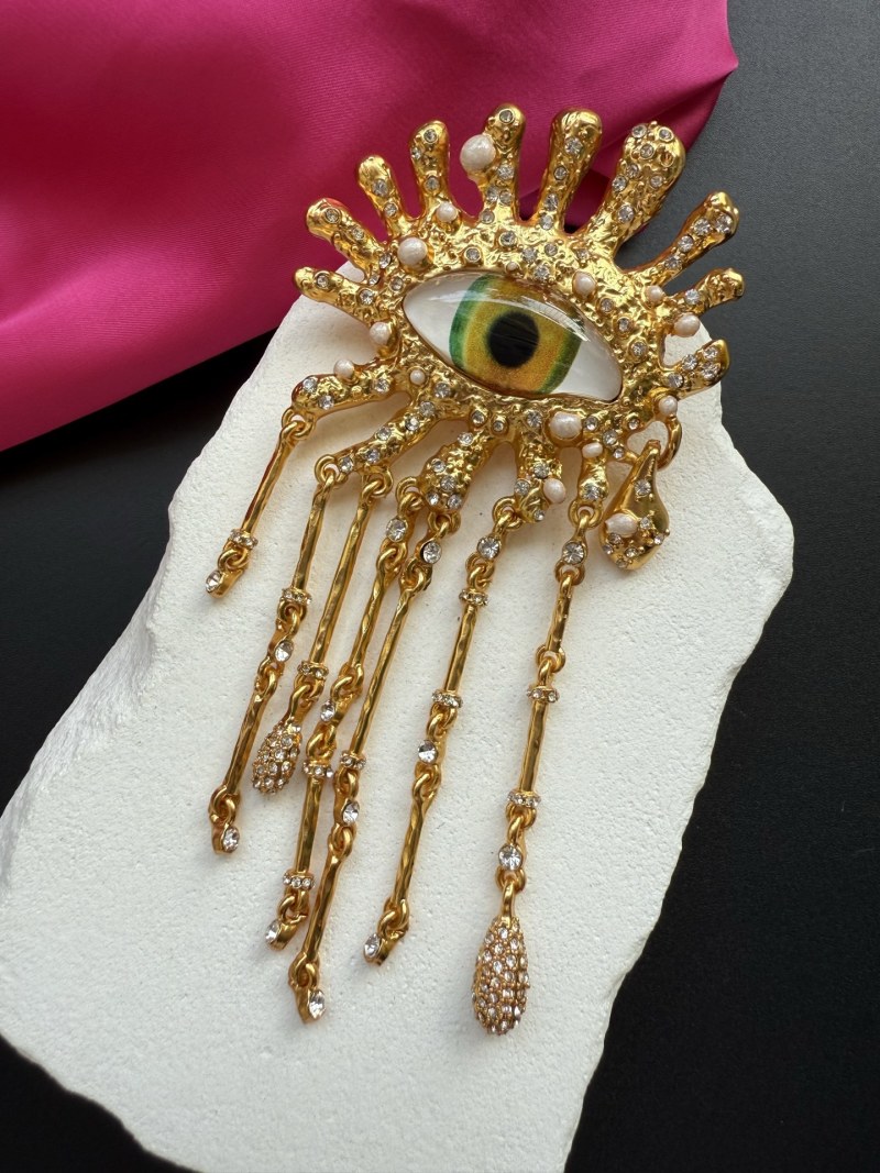 Брошь в виде глаза с кристаллами Schiaparelli