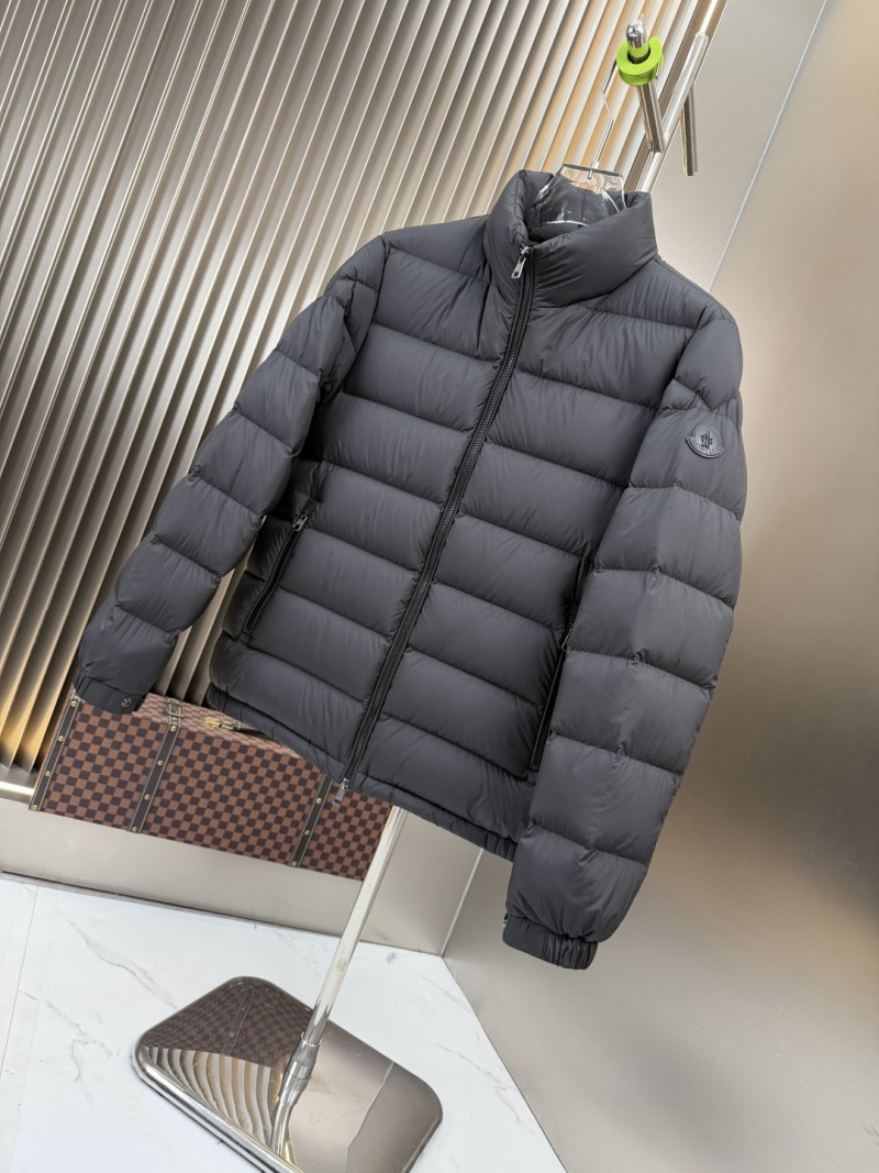 Пуховик Moncler