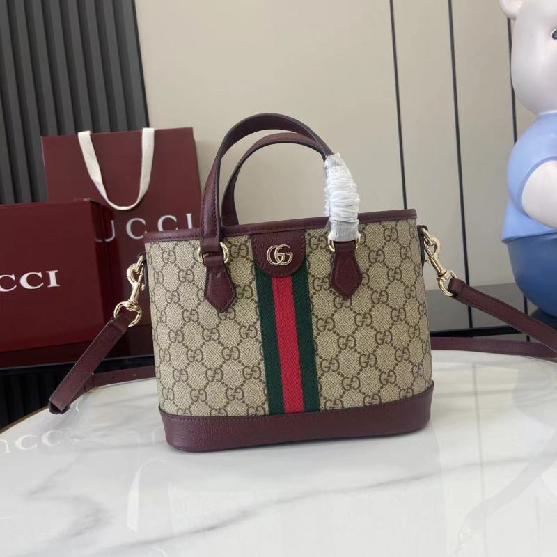 Сумка Gucci с монограммой и кожаной отделкой