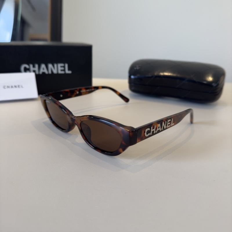 Солнцезащитные очки Chanel